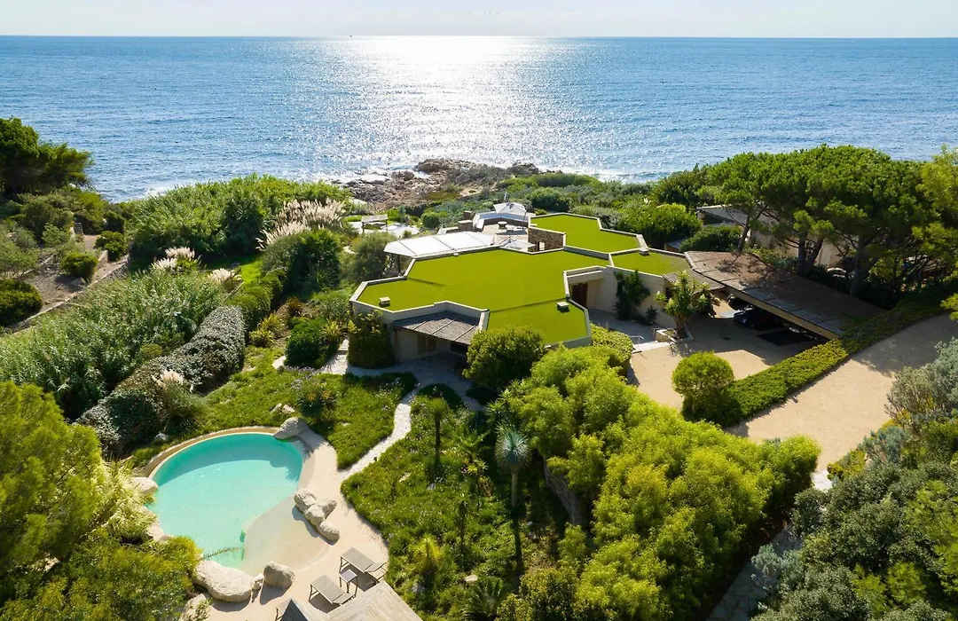 Waterfront Villa At La Reserve Ramatuelle-1